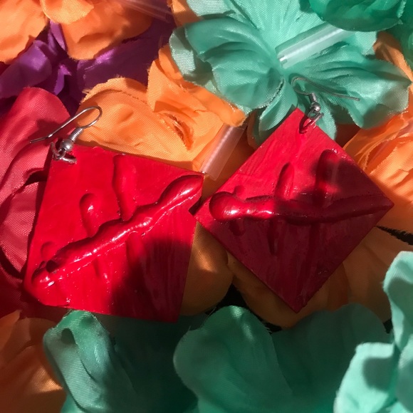 ❤️ Dangly Handmade Red Earrings❤️ - Picture 2 of 6
